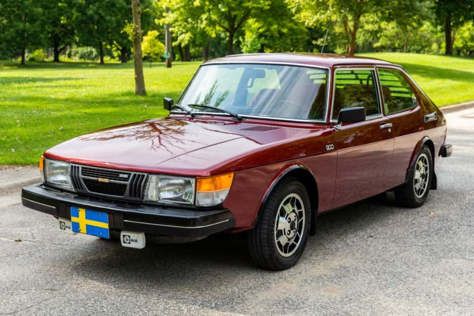 1980 Saab 900 sold for $10,500