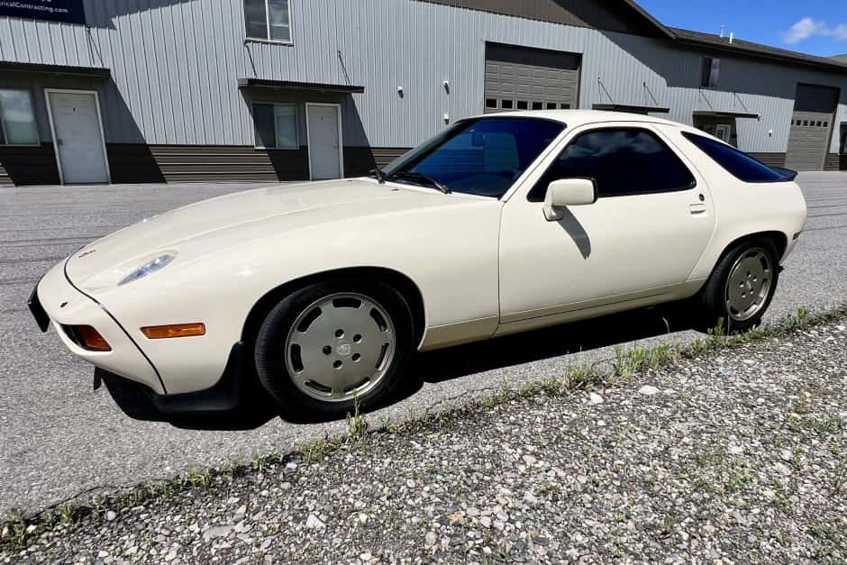 1986 Porsche 928 sold for $35,000