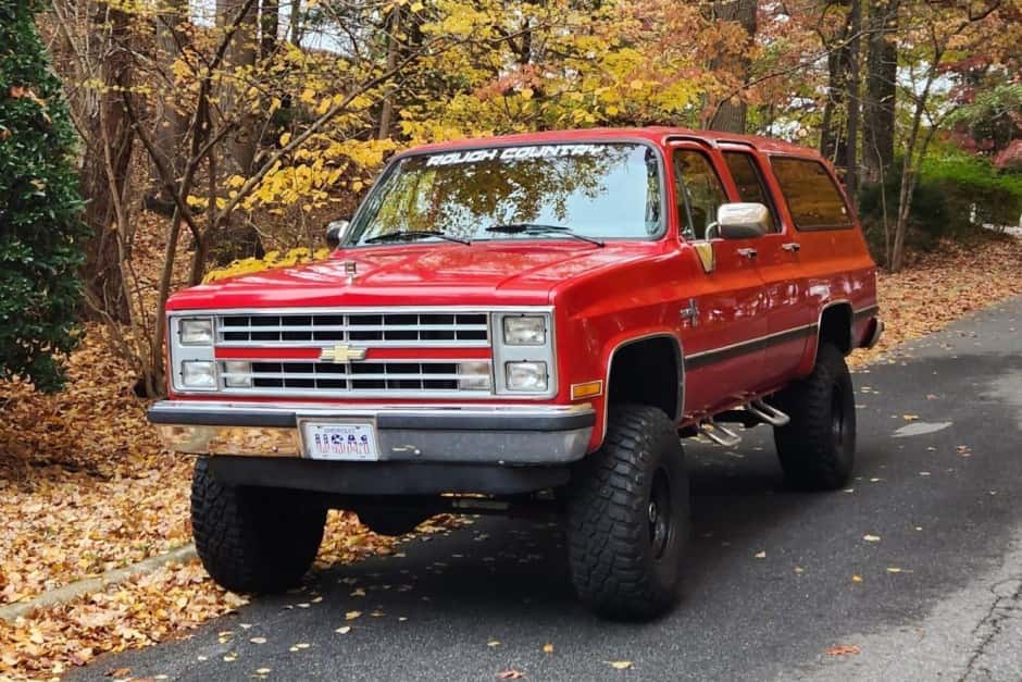 1988 Chevrolet Suburban (1973-1991) sold for $17,250