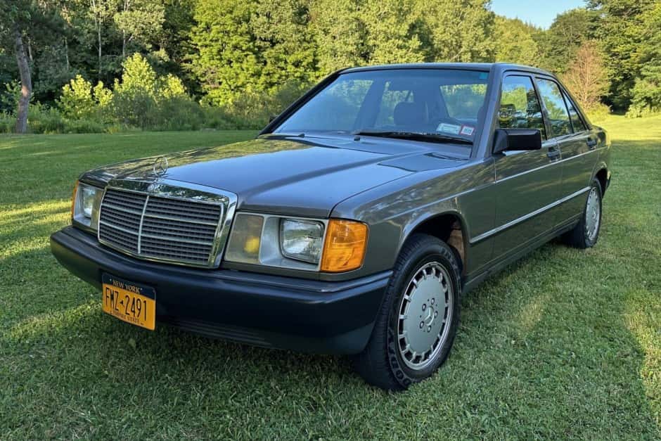 1986 Mercedes-Benz W201 190 sold for $8,100