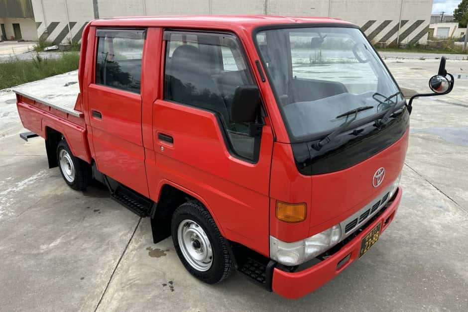 1996 Toyota HiAce sold for $16,750