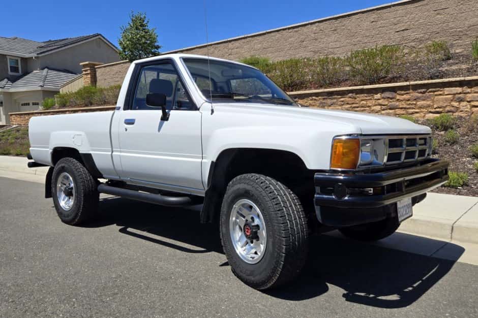 1986 Toyota Pickup (N50/N60/N70 1984-1988) sold for $13,500