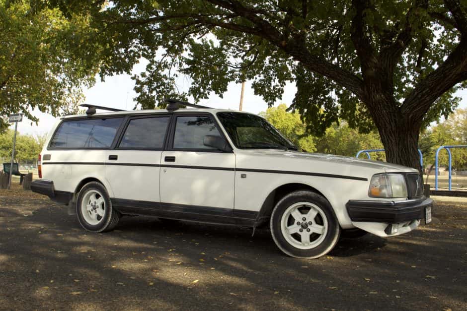 1992 Volvo 240 sold for $6,999