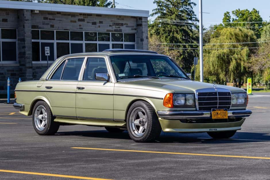 1984 Mercedes-Benz W123 sold for $10,500