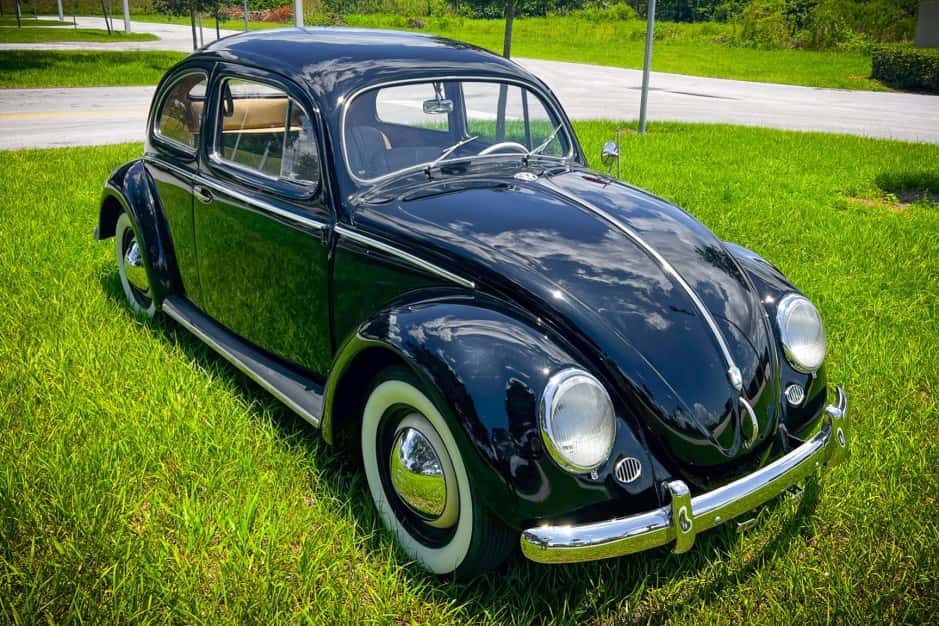 1954 Volkswagen Beetle (Oval Window) sold for $20,500