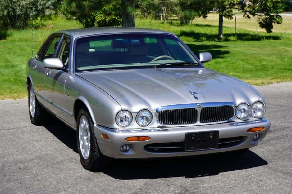 1998 Jaguar X308 XJ (1998-2003) sold for $4,000