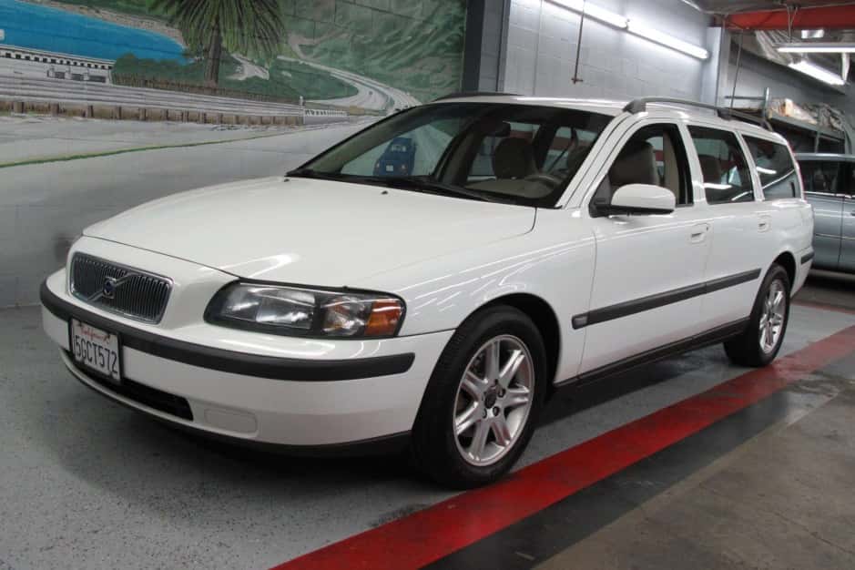 2004 Volvo V70 sold for $7,300