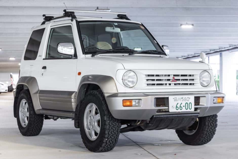 1998 Mitsubishi Pajero & Montero sold for $7,666