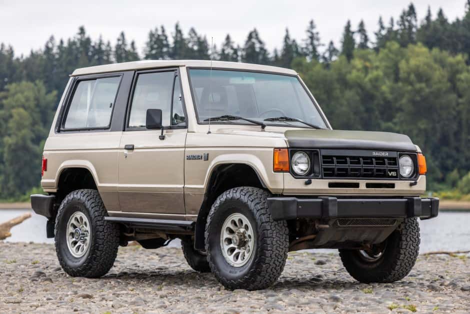 1989 Mitsubishi Pajero & Montero sold for $10,200
