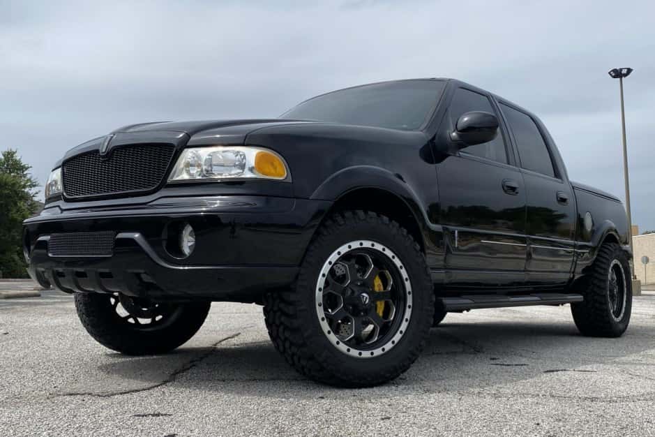 2002 Lincoln  sold for $19,600