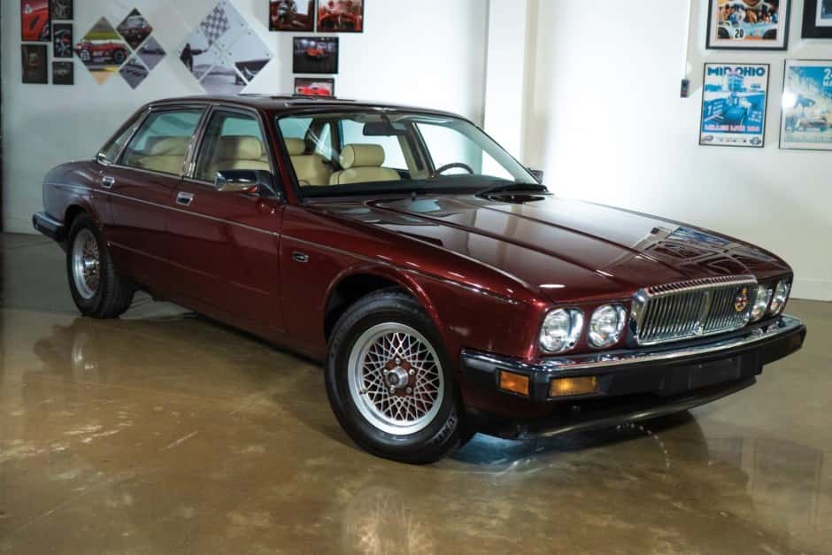 1989 Jaguar XJ40 XJ (1988-1994) sold for $15,250