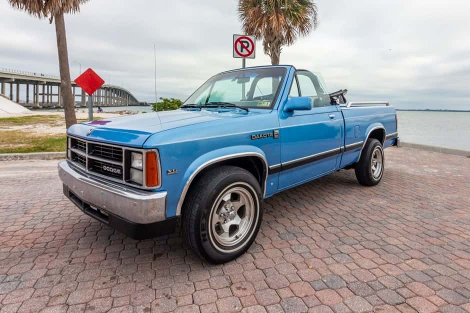 1990 Dodge Dakota (1987-1996) sold for $11,500