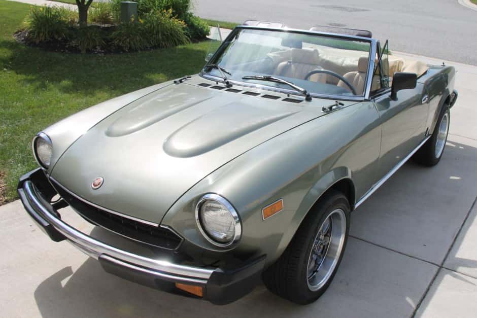 1982 Fiat 124 Spider (1966-1985) sold for $9,000