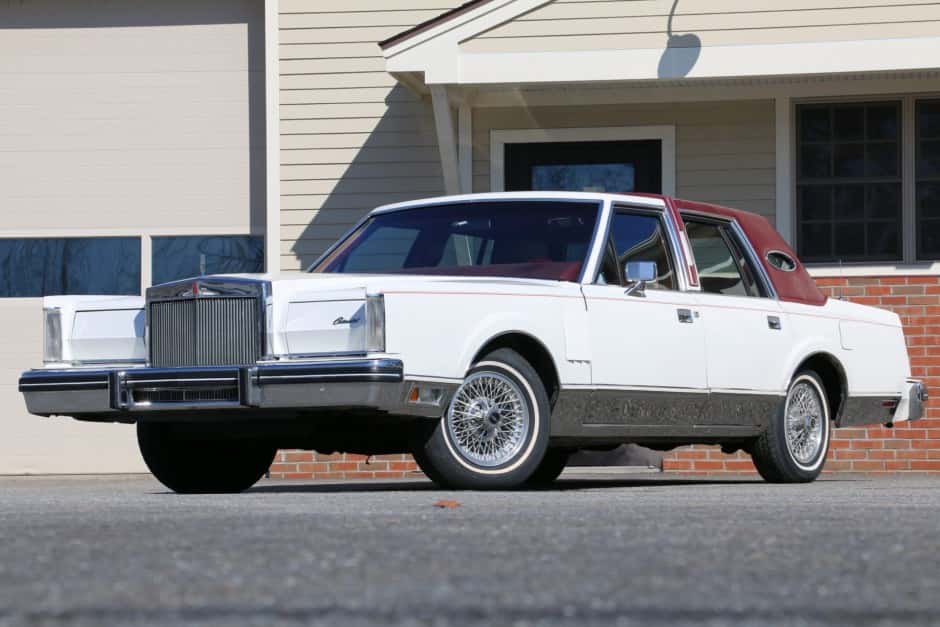 1981 Lincoln Continental Mark VI (1980-1983) sold for $7,000