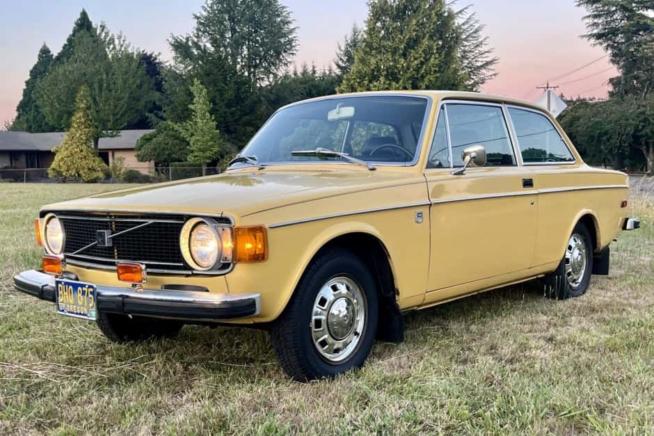 1973 Volvo 140 sold for $5,850