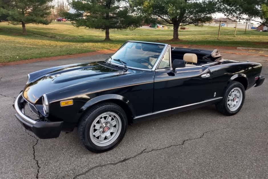 1982 Fiat 124 Spider (1966-1985) sold for $15,800