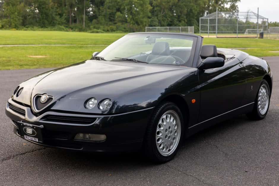 1996 Alfa Romeo GTV & Spider (Type 916) sold for $10,000