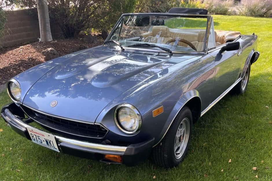 1981 Fiat 124 Spider (1966-1985) sold for $11,750