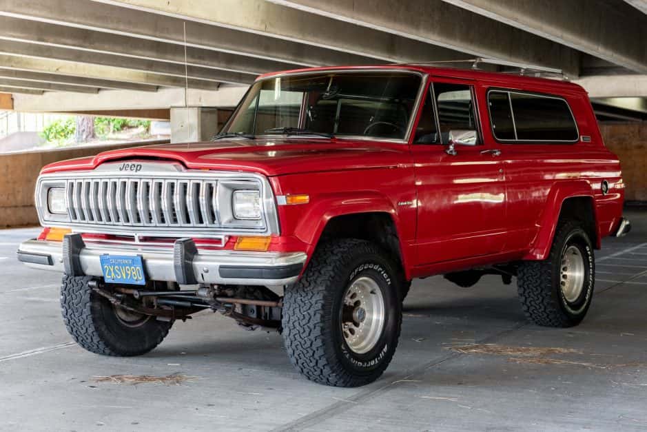 1982 Jeep SJ Cherokee sold for $13,000
