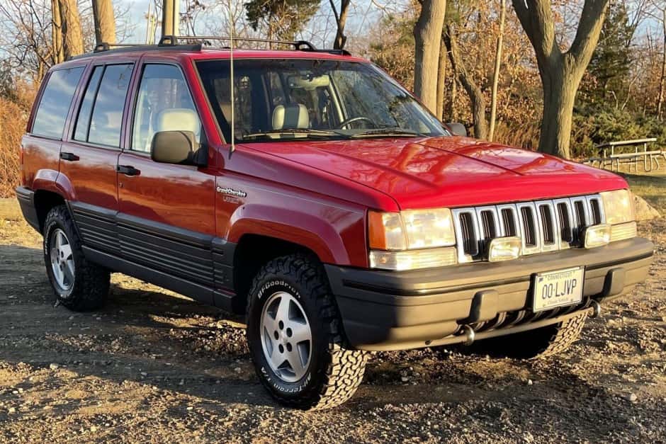 1994 Jeep ZJ Grand Cherokee sold for $10,500