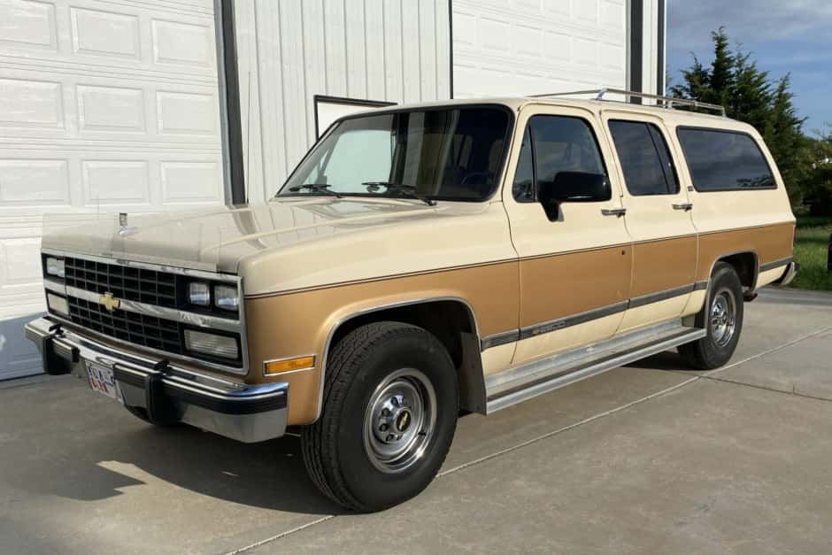 1991 Chevrolet Suburban (1973-1991) sold for $17,000