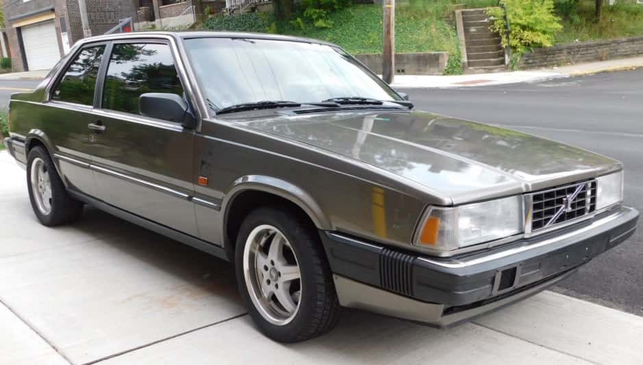 1989 Volvo 700-Series sold for $9,350