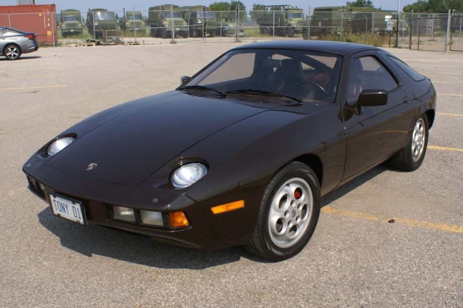 1982 Porsche 928 sold for $10,800