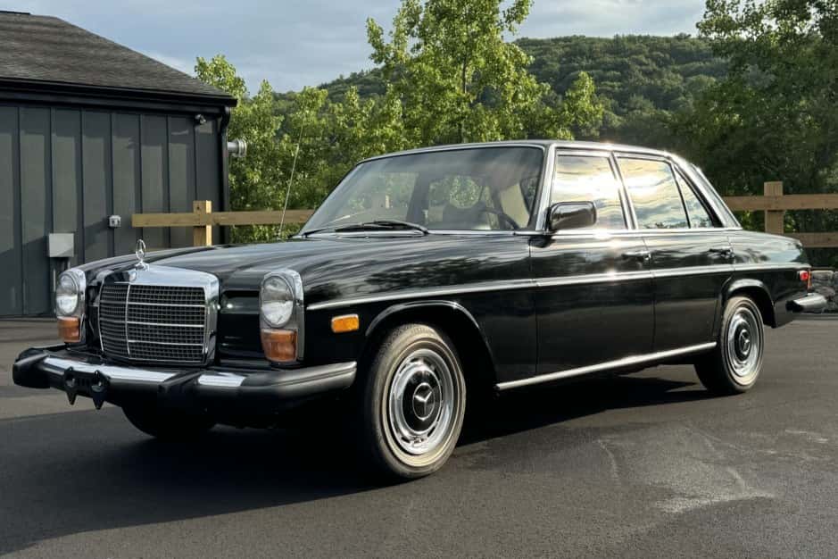 1974 Mercedes-Benz W114 & W115 sold for $31,000