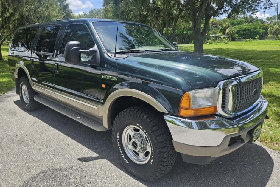 2002 Ford Excursion sold for $25,000
