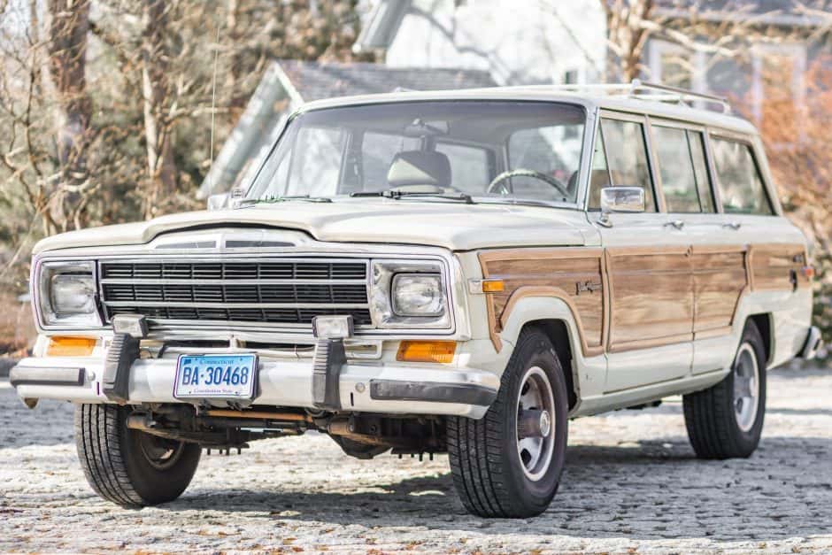 1988 Jeep SJ Grand Wagoneer sold for $13,750