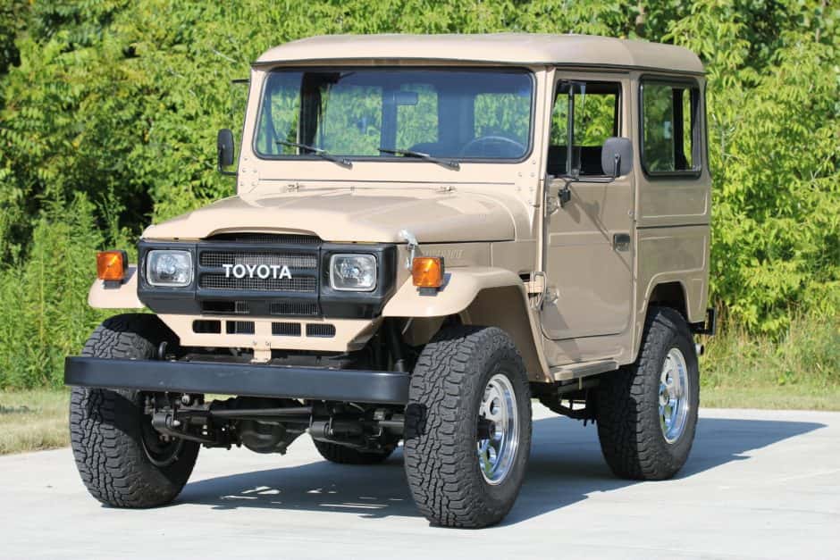 1990 Toyota Land Cruiser FJ40 sold for $21,250