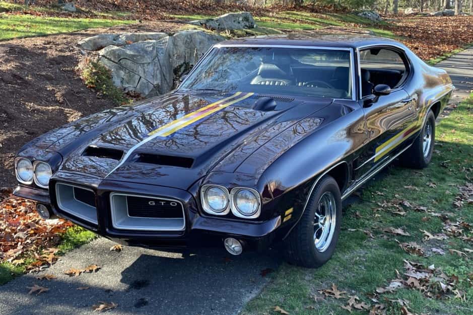 1972 Pontiac GTO sold for $27,555