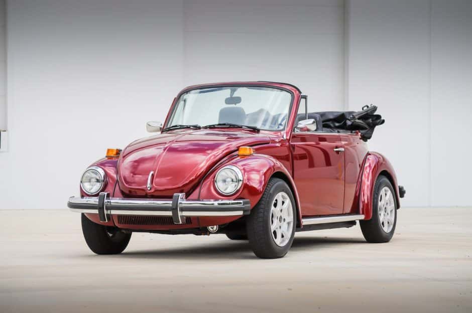 1975 Volkswagen Super Beetle sold for $13,600