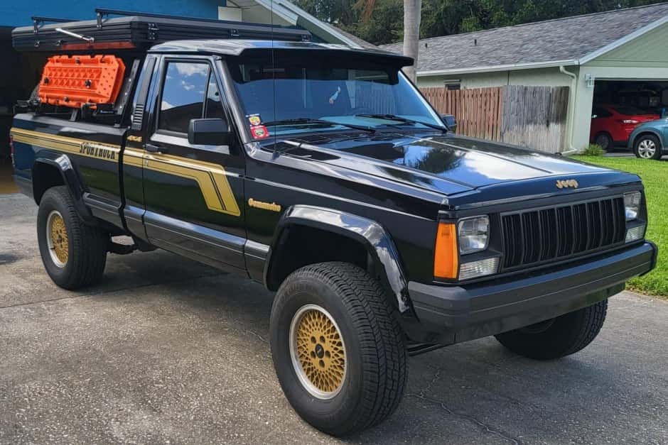 1989 Jeep Pickup sold for $19,666