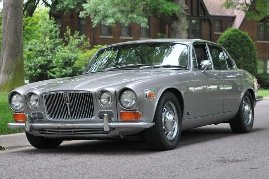 1973 Jaguar XJ Series 1 (1968-1973) sold for $21,000
