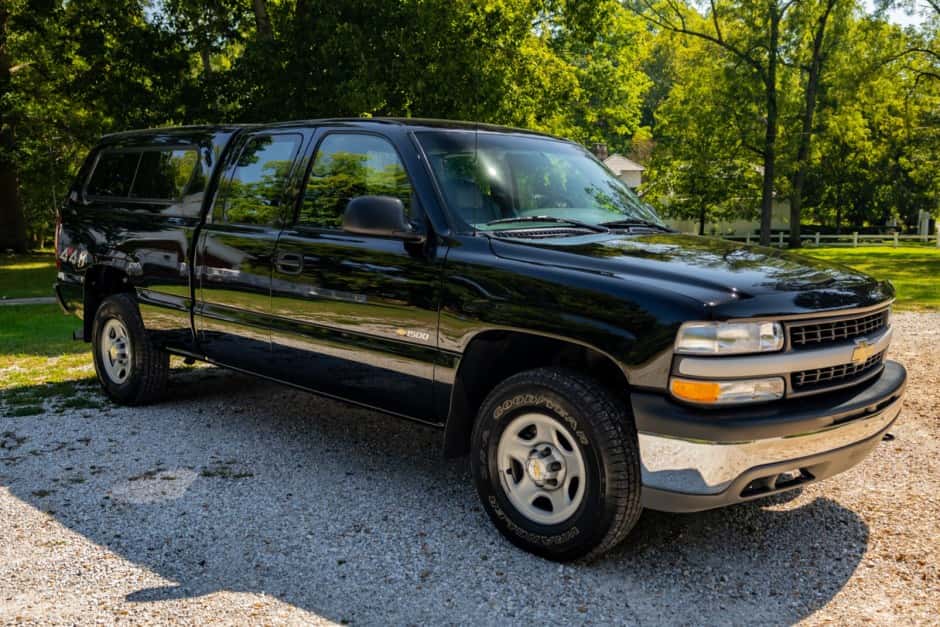 2002 Chevrolet Silverado GMT800 (1999-2007) sold for $20,300