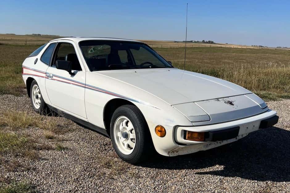 1977 Porsche 924 sold for $3,400