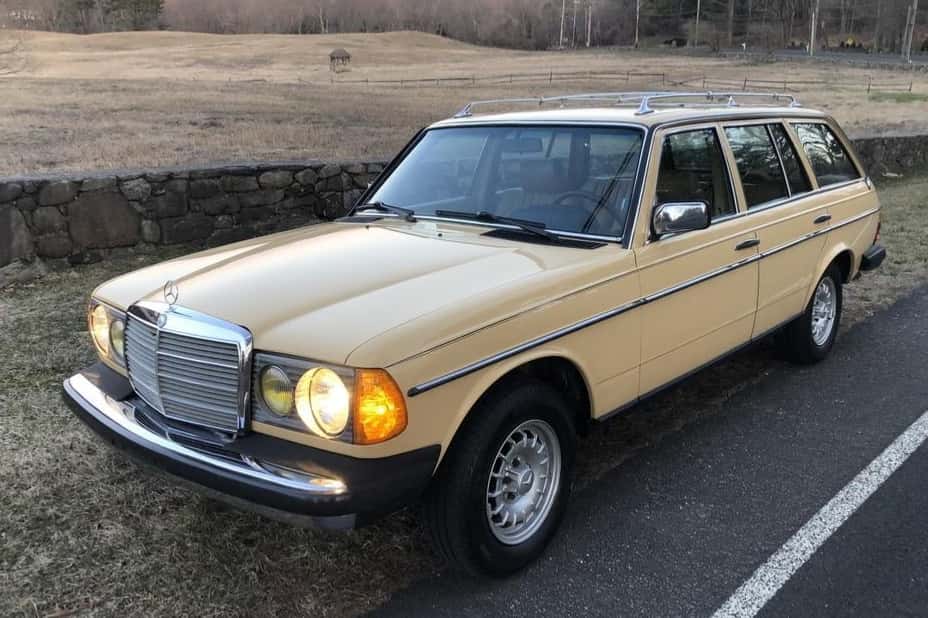 1984 Mercedes-Benz W123 sold for $18,250