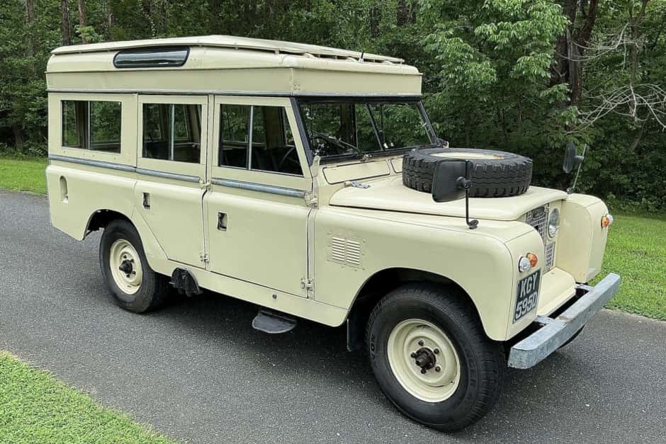 1966 Land Rover Series 109 sold for $16,051