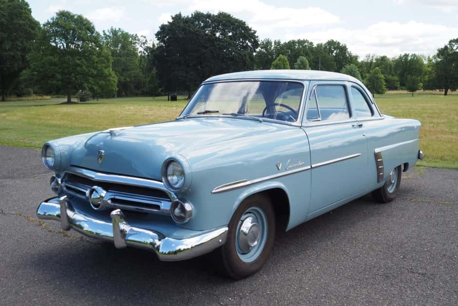 1952 Ford Customline sold for $10,000