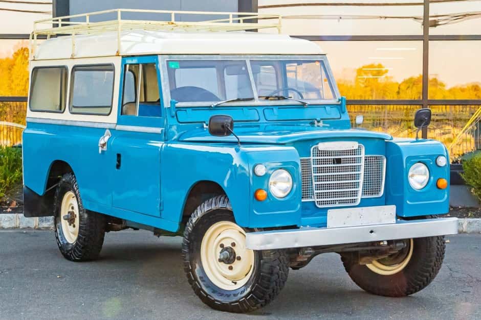 1982 Land Rover Series 109 sold for $11,700