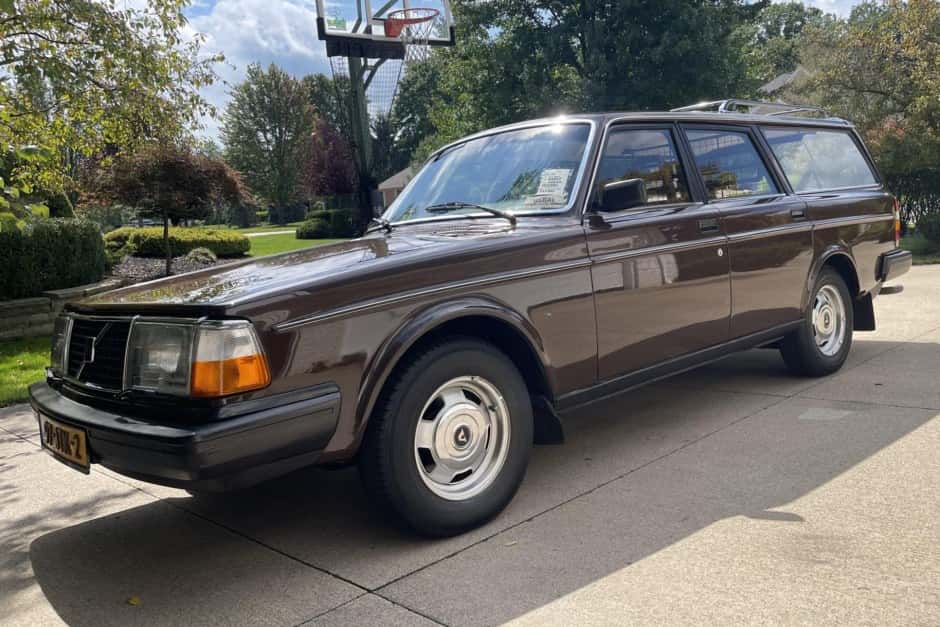 1981 Volvo 240 sold for $7,501