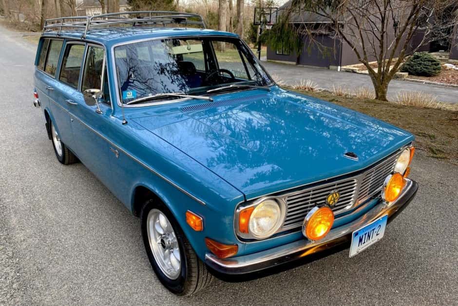 1970 Volvo 140 sold for $14,500