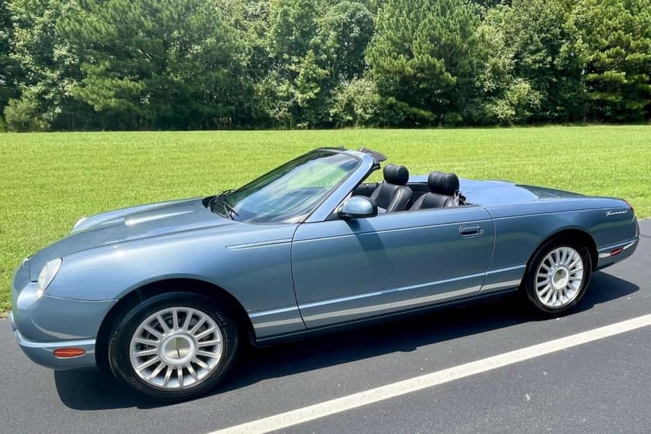 2005 Ford Thunderbird (2002-2005) sold for $21,100