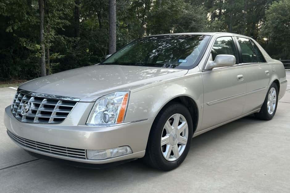 2007 Cadillac DTS sold for $12,250