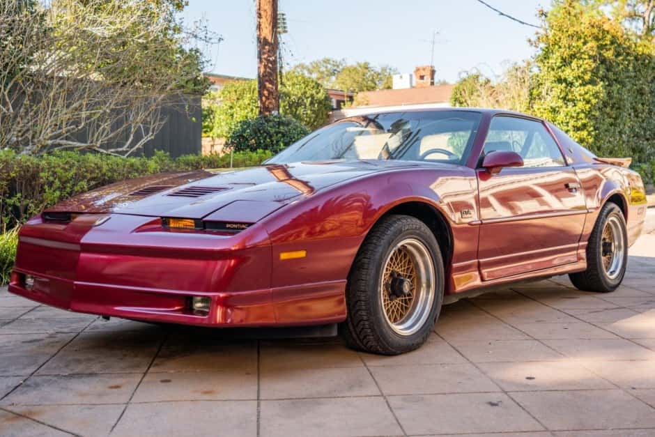 1990 Pontiac Firebird (1982-1992) sold for $13,250