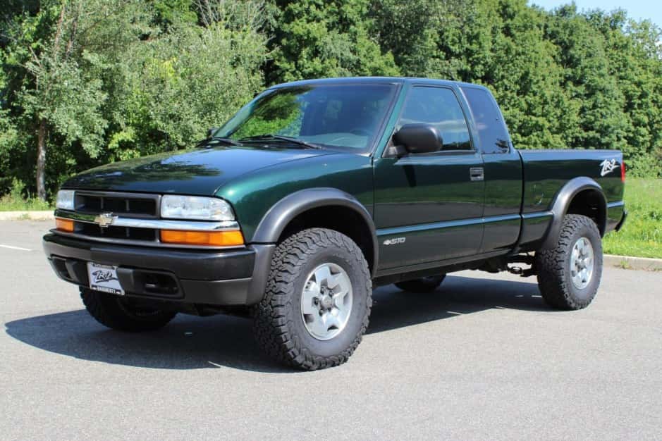 2003 Chevrolet S-10 (1994-2004) sold for $22,750