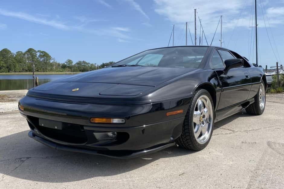 1994 Lotus Esprit sold for $69,553