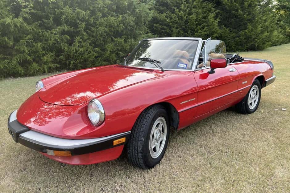 1989 Alfa Romeo 105/115 Spider Series 3 sold for $9,200