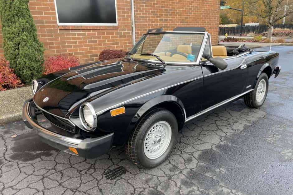 1984 Fiat 124 Spider (1966-1985) sold for $7,650